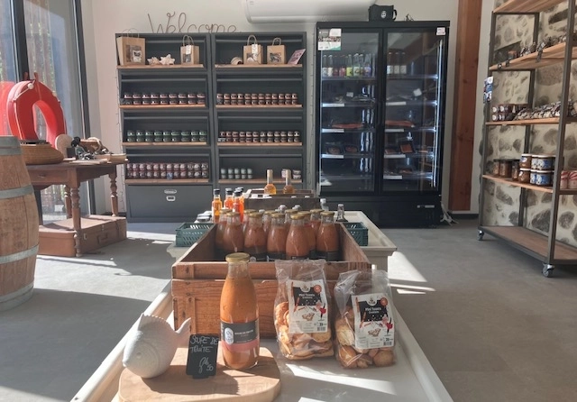 Boutique ouverte aux horaires habituels!! Notre étang n'est pas ouvert à cette période, + d'infos dans la rubrique étang de pêche!