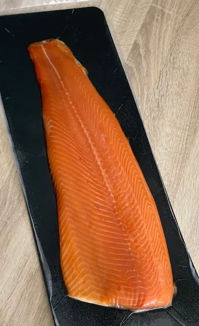 Filet de truite fumé entier non tranché 62€/kg environ 400grs ( pour 8 personnes) EN PRE COMMANDE POUR LES FETES